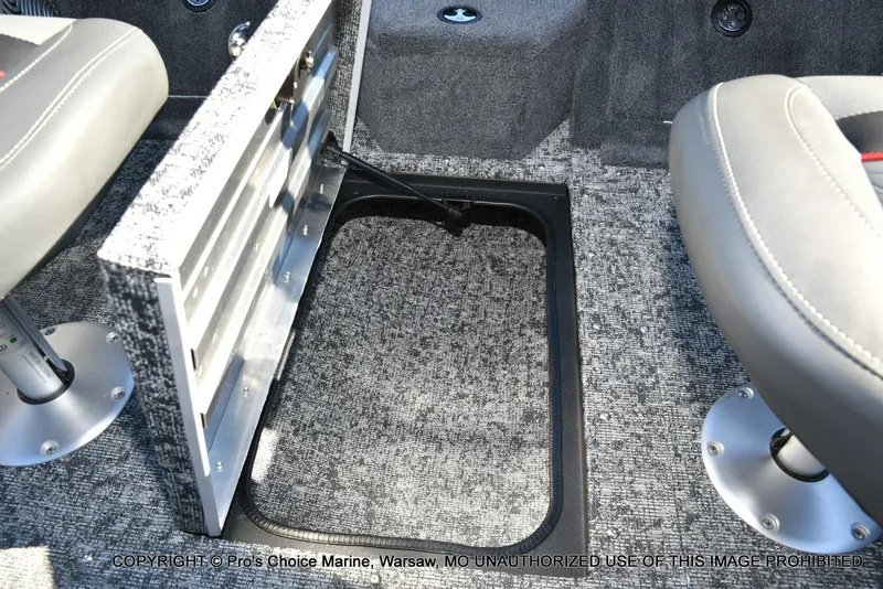 Slide: The Image of Tracker Pro Guide V-175 WT 2026 - 50