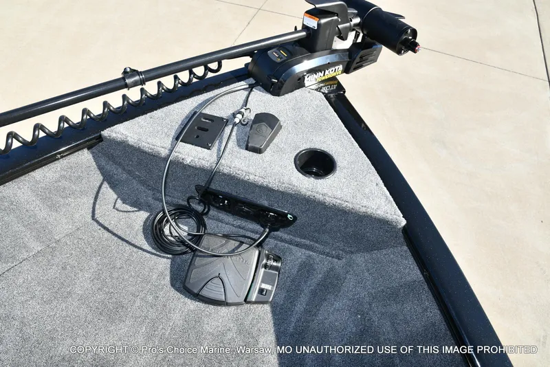 Slide: The Image of Tracker Pro Guide V-175 WT 2026 - 61