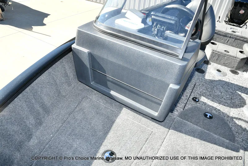 Slide: The Image of Tracker Pro Guide V-175 WT 2026 - 64