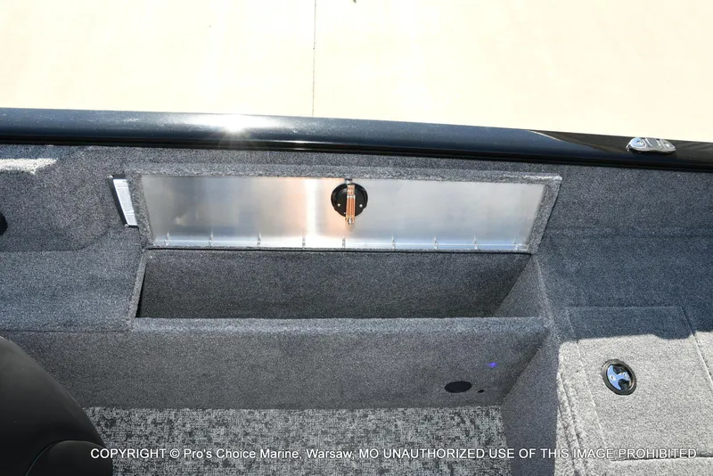 Slide: The Image of Tracker Pro Guide V-175 WT 2026 - 70