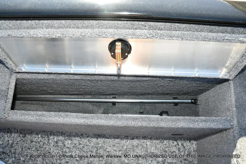 Slide: The Image of Tracker Pro Guide V-175 WT 2026 - 71