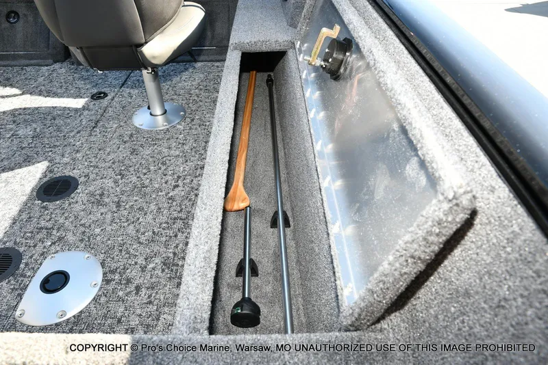 Slide: The Image of Tracker Pro Guide V-175 WT 2026 - 72