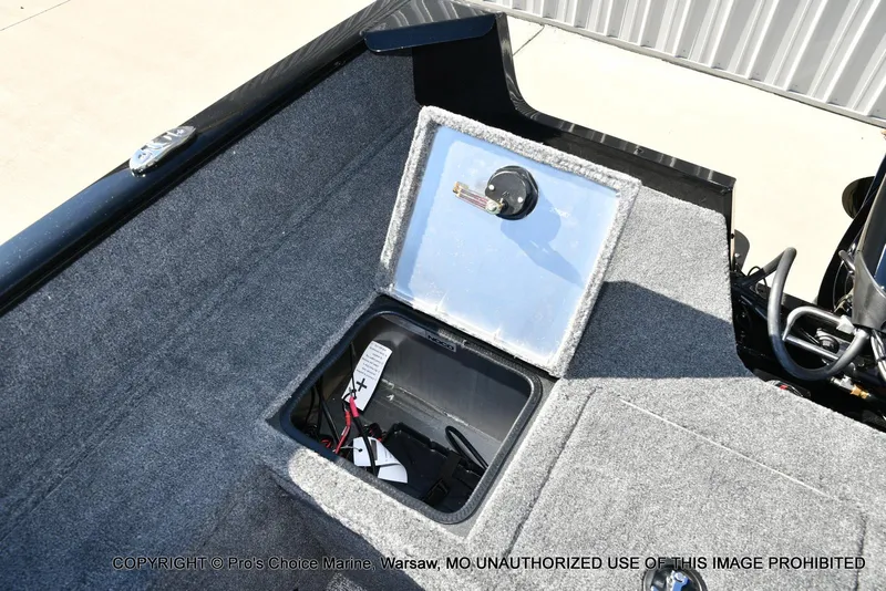 Slide: The Image of Tracker Pro Guide V-175 WT 2026 - 73