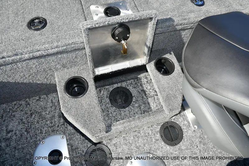 Slide: The Image of Tracker Pro Guide V-175 WT 2026 - 77