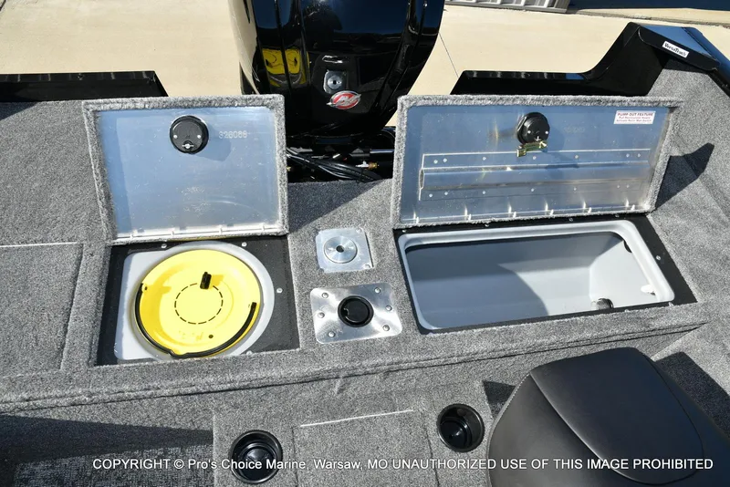 Slide: The Image of Tracker Pro Guide V-175 WT 2026 - 78