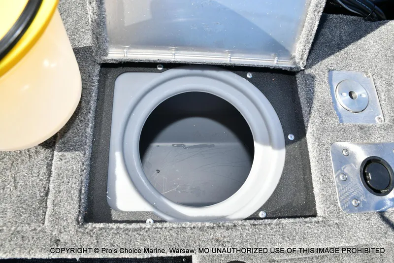 Slide: The Image of Tracker Pro Guide V-175 WT 2026 - 80