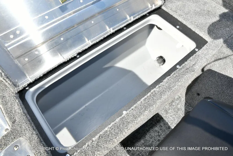 Slide: The Image of Tracker Pro Guide V-175 WT 2026 - 82