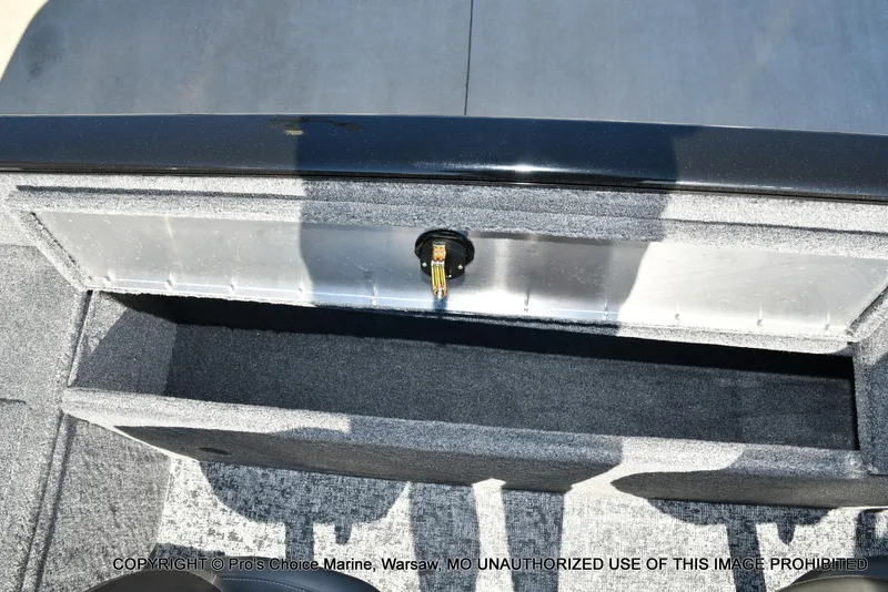 Slide: The Image of Tracker Pro Guide V-175 WT 2026 - 85