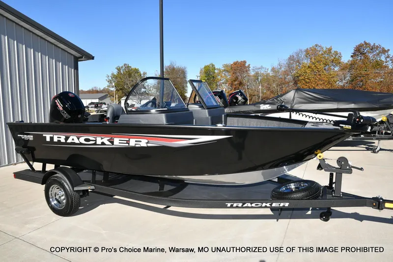 Slide: The Image of Tracker Pro Guide V-175 WT 2026 - 90