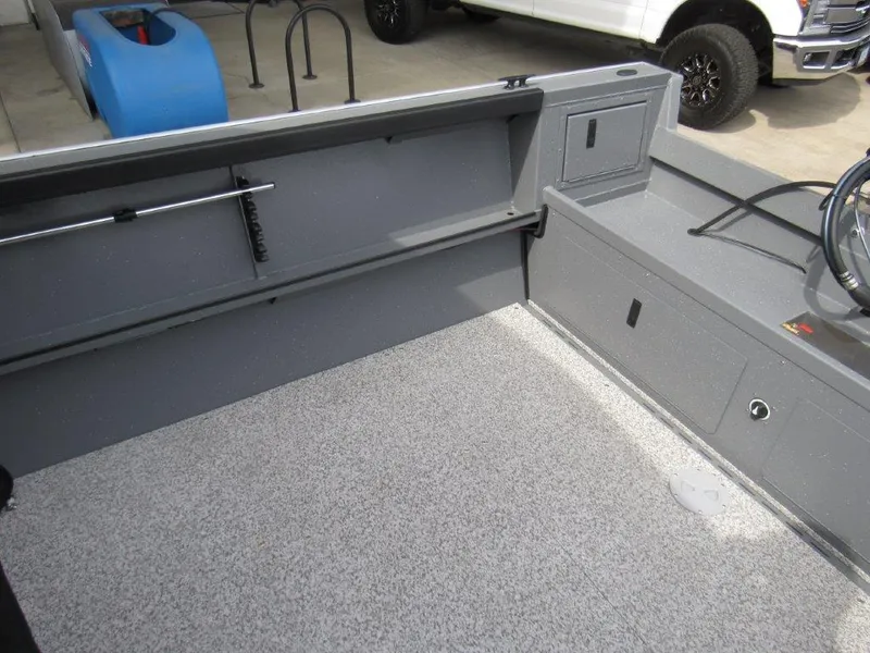 Slide: The Image of Alumaweld Stryker Sport 220 2026 - 10