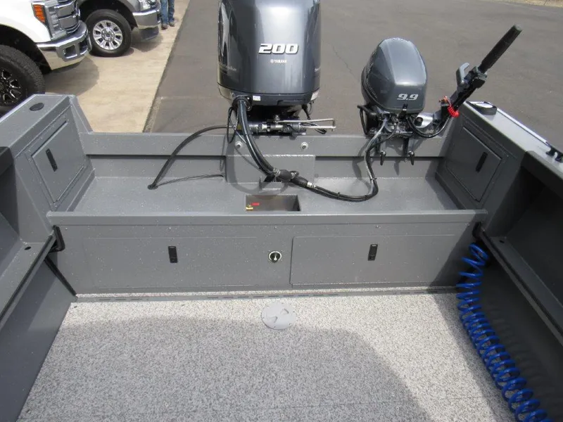 Slide: The Image of Alumaweld Stryker Sport 220 2026 - 11