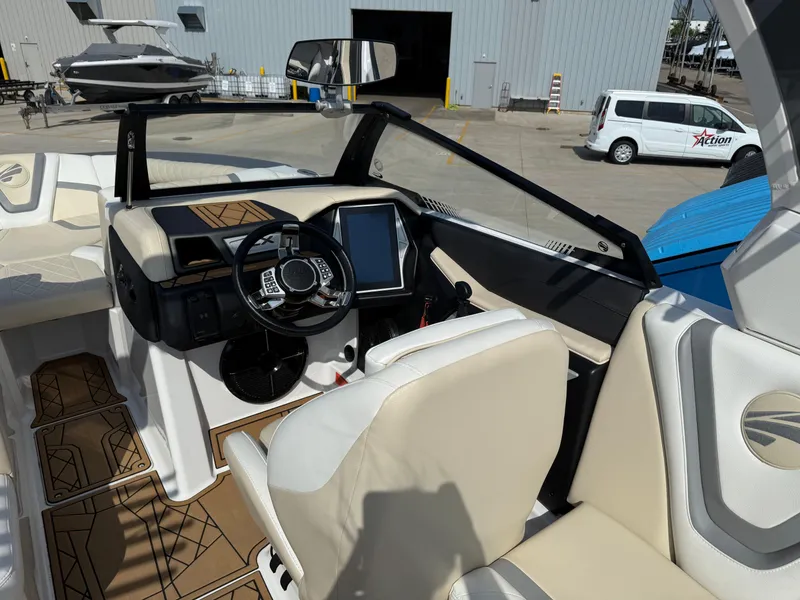 Slide: The Image of Tigé 21ZX 2022 - 11