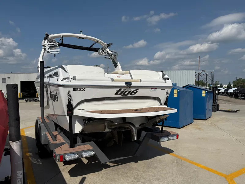 Slide: The Image of Tigé 21ZX 2022 - 5