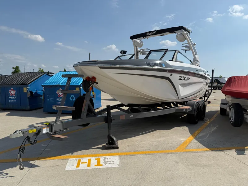 Slide: The Image of Tigé 21ZX 2022 - 6