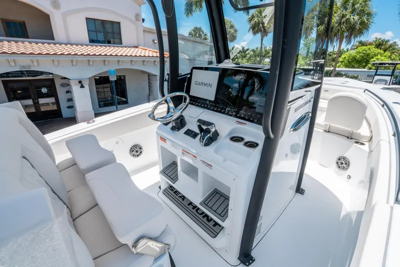 Slide: The Image of Sea Hunt Ultra 275 SE 2026 - 23