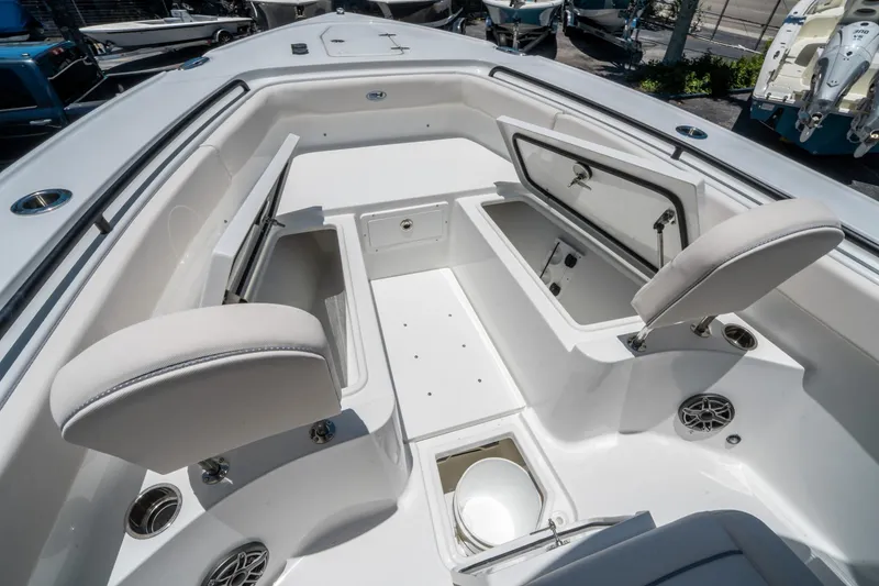 Slide: The Image of Sea Hunt Ultra 275 SE 2026 - 33