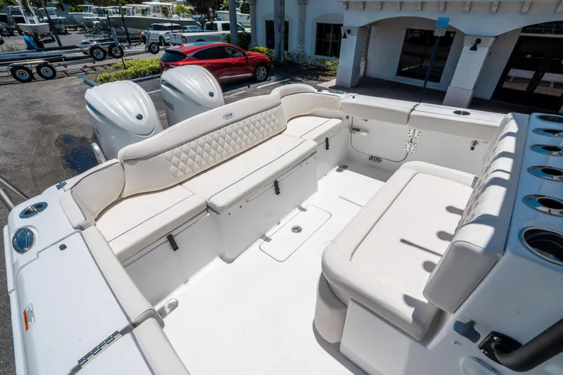 Slide: The Image of Sea Hunt Ultra 275 SE 2026 - 11