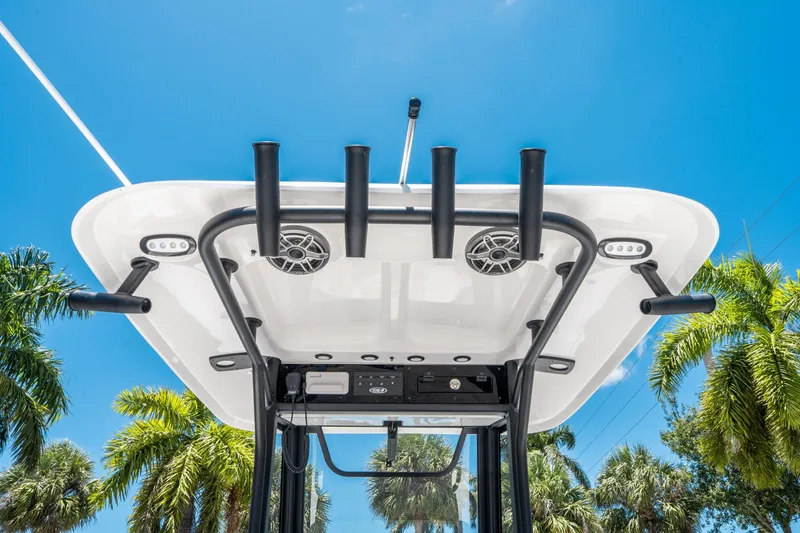 Slide: The Image of Sea Hunt Ultra 275 SE 2026 - 21