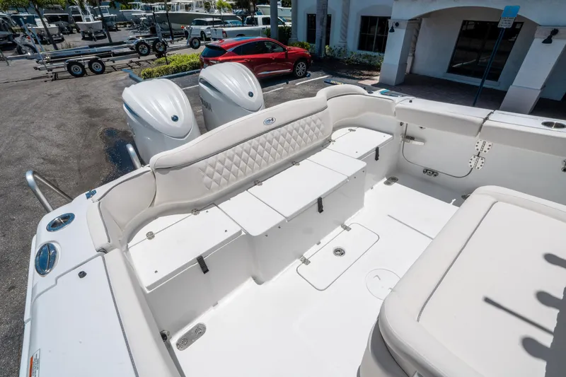 Slide: The Image of Sea Hunt Ultra 275 SE 2026 - 13