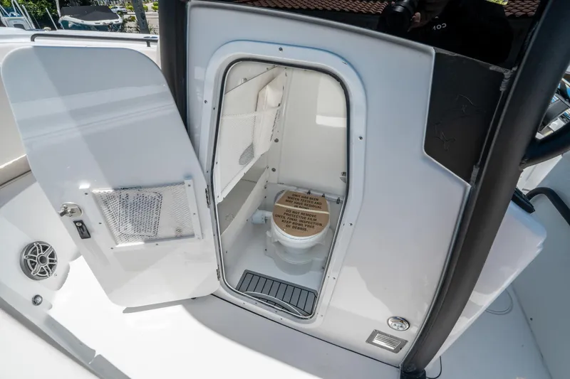 Slide: The Image of Sea Hunt Ultra 275 SE 2026 - 27