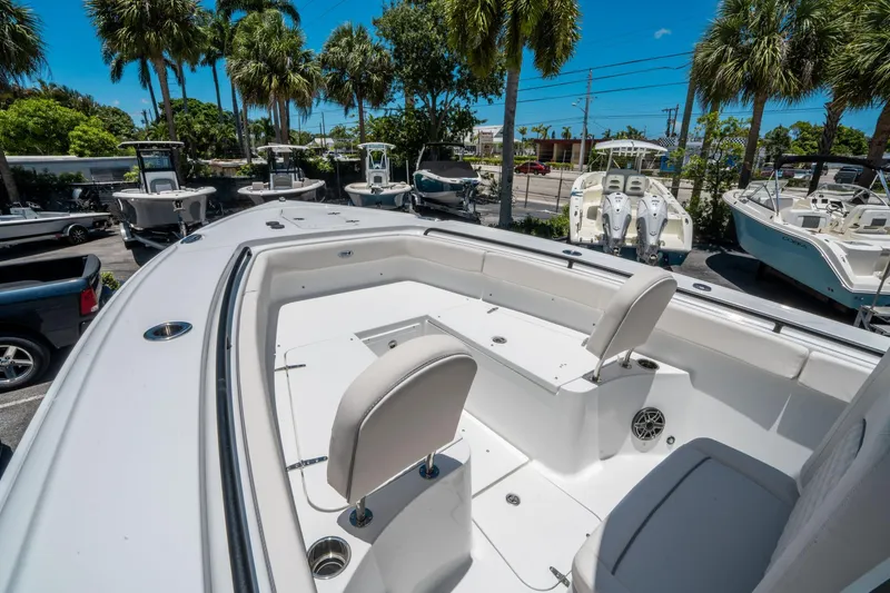 Slide: The Image of Sea Hunt Ultra 275 SE 2026 - 32