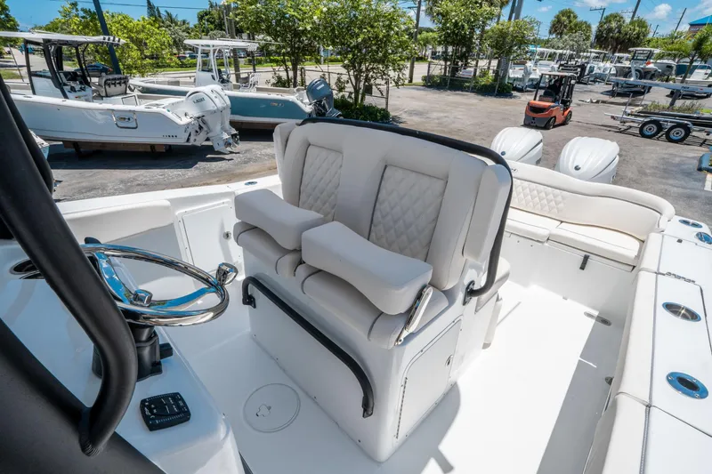 Slide: The Image of Sea Hunt Ultra 275 SE 2026 - 24