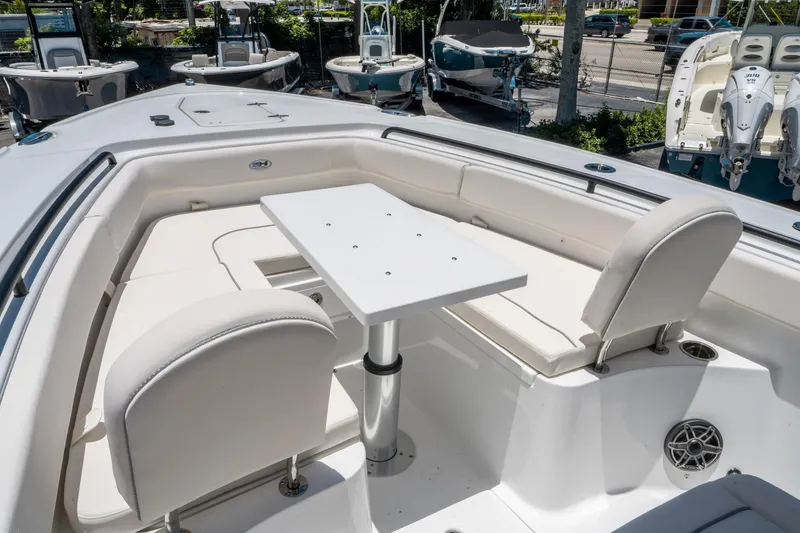 Slide: The Image of Sea Hunt Ultra 275 SE 2026 - 31