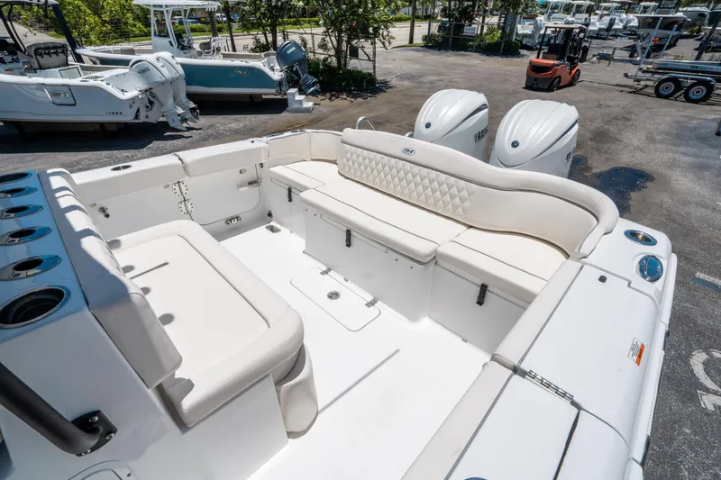 Slide: The Image of Sea Hunt Ultra 275 SE 2026 - 12