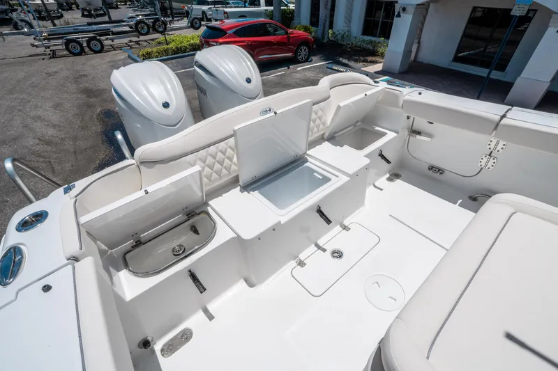 Slide: The Image of Sea Hunt Ultra 275 SE 2026 - 14