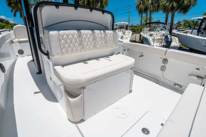 Slide: The Image of Sea Hunt Ultra 275 SE 2026 - 15