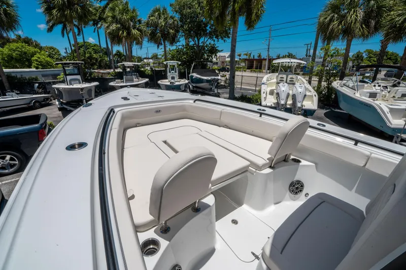 Slide: The Image of Sea Hunt Ultra 275 SE 2026 - 30