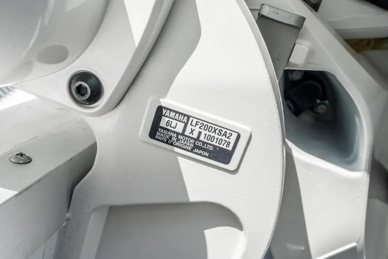 Slide: The Image of Sea Hunt Ultra 275 SE 2026 - 37