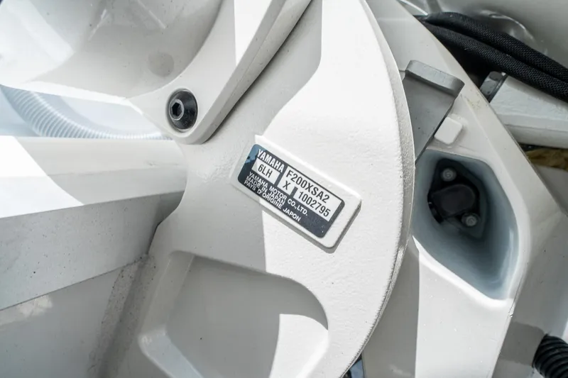 Slide: The Image of Sea Hunt Ultra 275 SE 2026 - 38