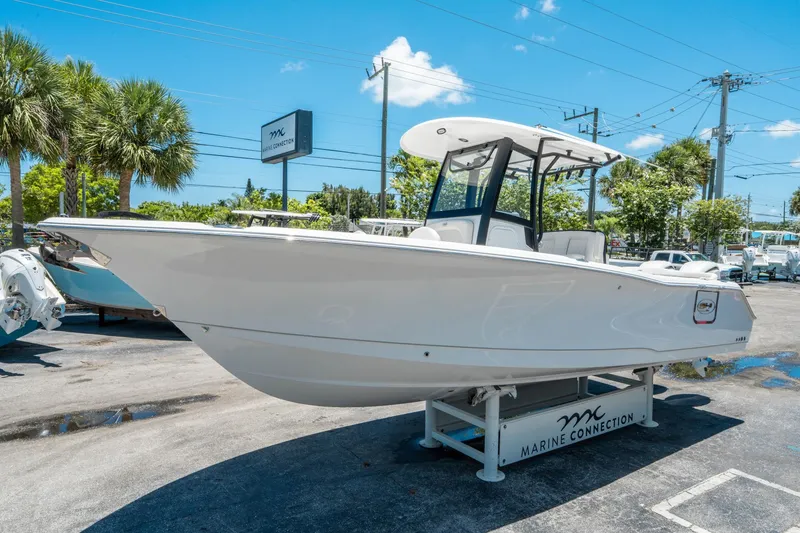 Slide: The Image of Sea Hunt Ultra 275 SE 2026 - 6