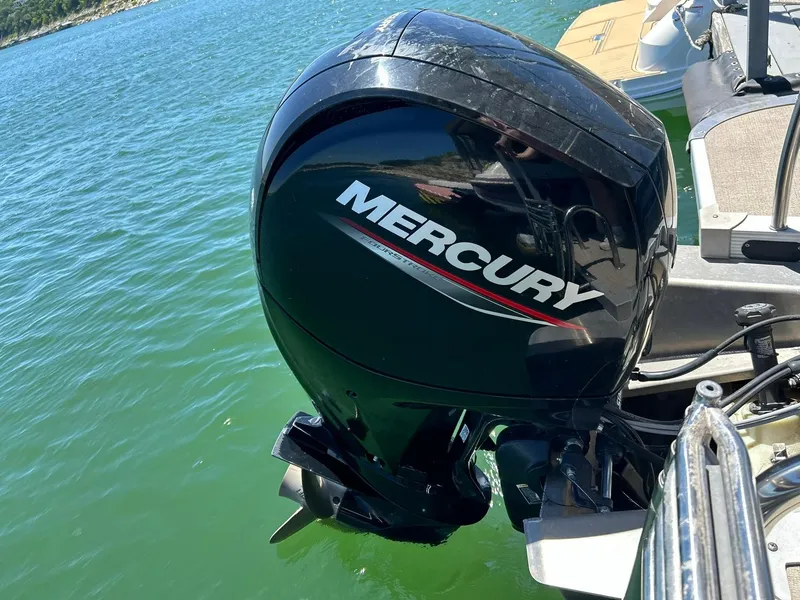 Slide: The Image of Mercury outboard motor on 2022 Avalon 24 LSZ VRB-3 boat in water. - 47