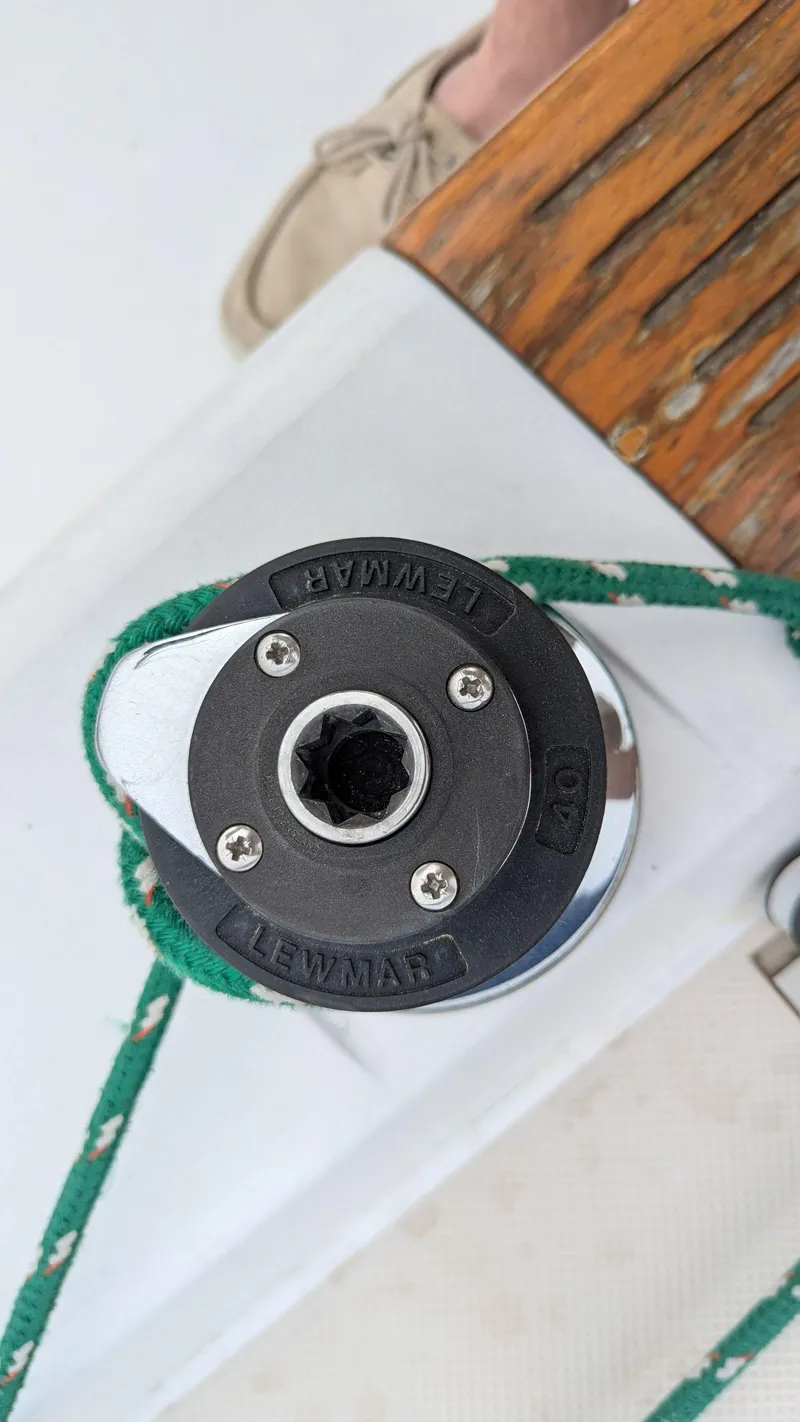 Slide: The Image of Lewmar winch on 1988 Catalina 30 MkII sailboat with green rope. - 11