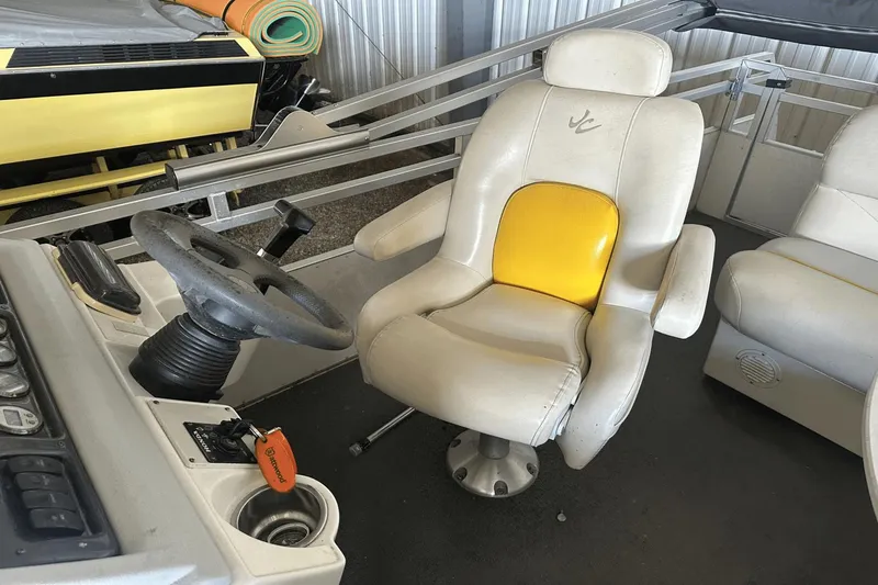 Slide: The Image of Captain's chair and steering wheel on a 2005 Neptune 23 boat. - 4