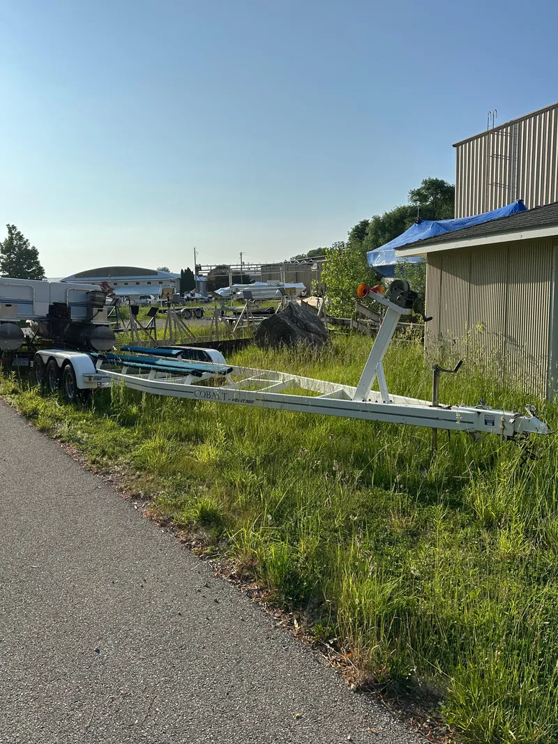 Slide: The Image of Trailer for 2000 Bayliner 2855 Ciera parked on grassy area near buildings. - 19