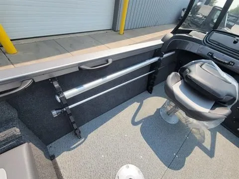 Slide: The Image of Crestliner 1750 Hawk 2025 - 10