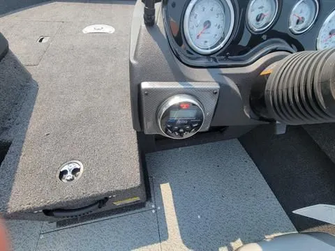 Slide: The Image of Crestliner 1750 Hawk 2025 - 15