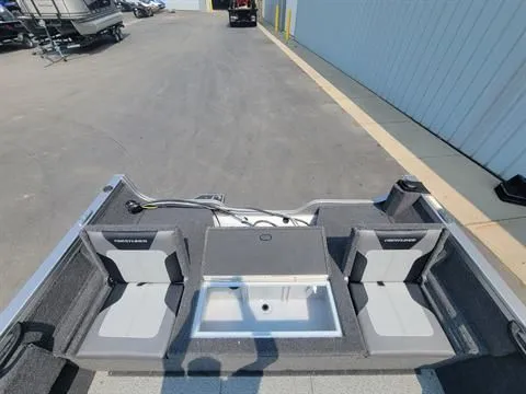 Slide: The Image of Crestliner 1750 Hawk 2025 - 5