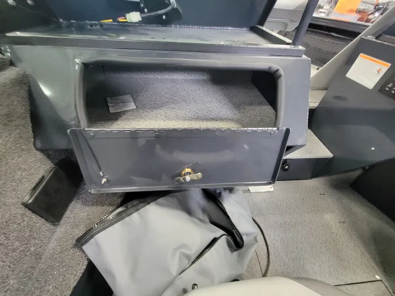 Slide: The Image of Crestliner 2050 Commander 2026 - 15