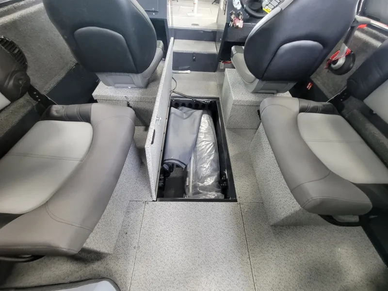 Slide: The Image of Crestliner 2050 Commander 2026 - 16