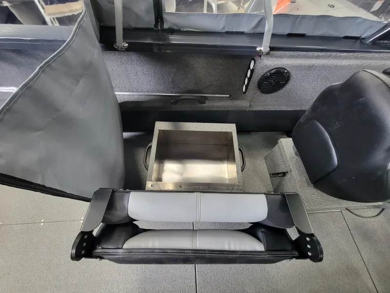 Slide: The Image of Crestliner 2050 Commander 2026 - 17