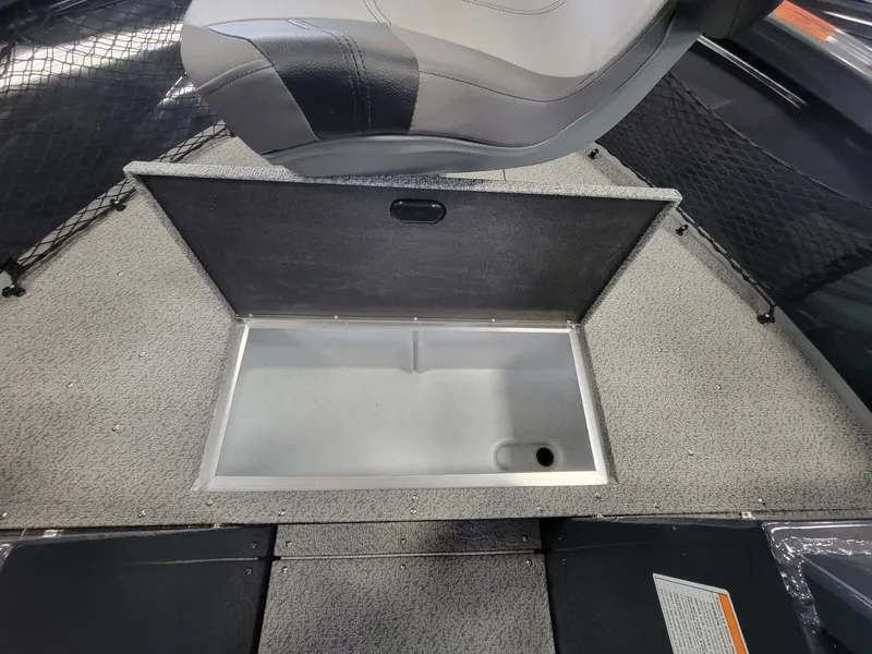 Slide: The Image of Crestliner 2050 Commander 2026 - 21