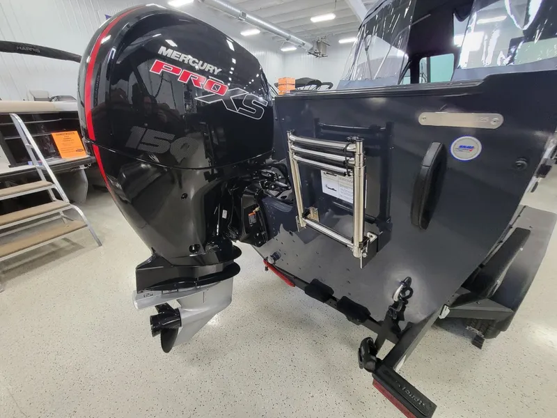 Slide: The Image of Crestliner 2050 Commander 2026 - 3