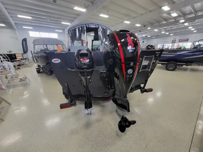 Slide: The Image of Crestliner 2050 Commander 2026 - 4