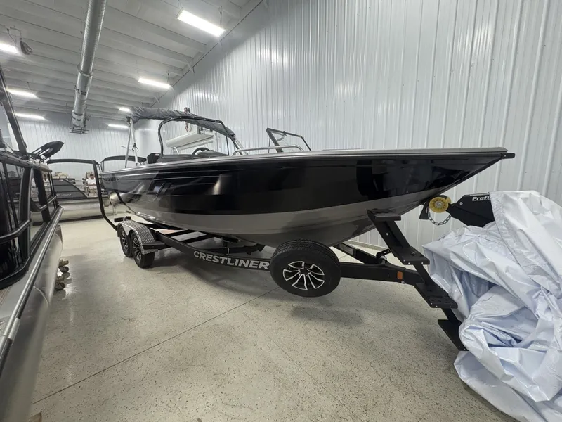 The Image of Crestliner 2250 Authority 2026 - 1