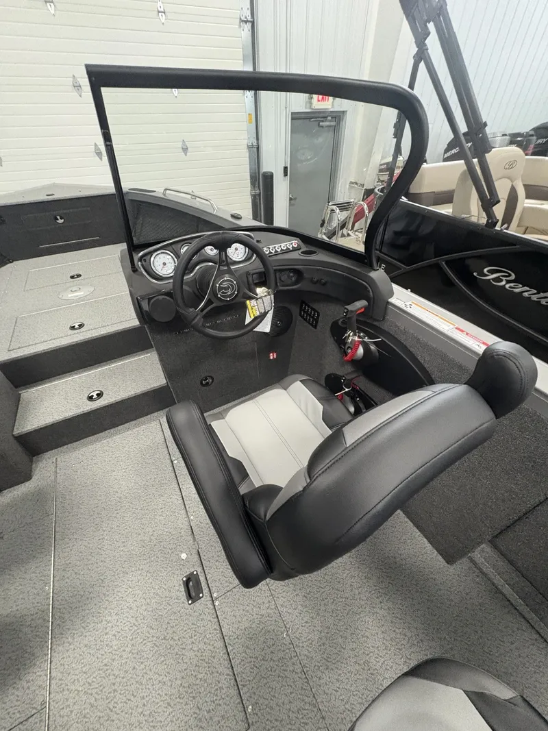 Slide: The Image of Crestliner 2250 Authority 2026 - 19