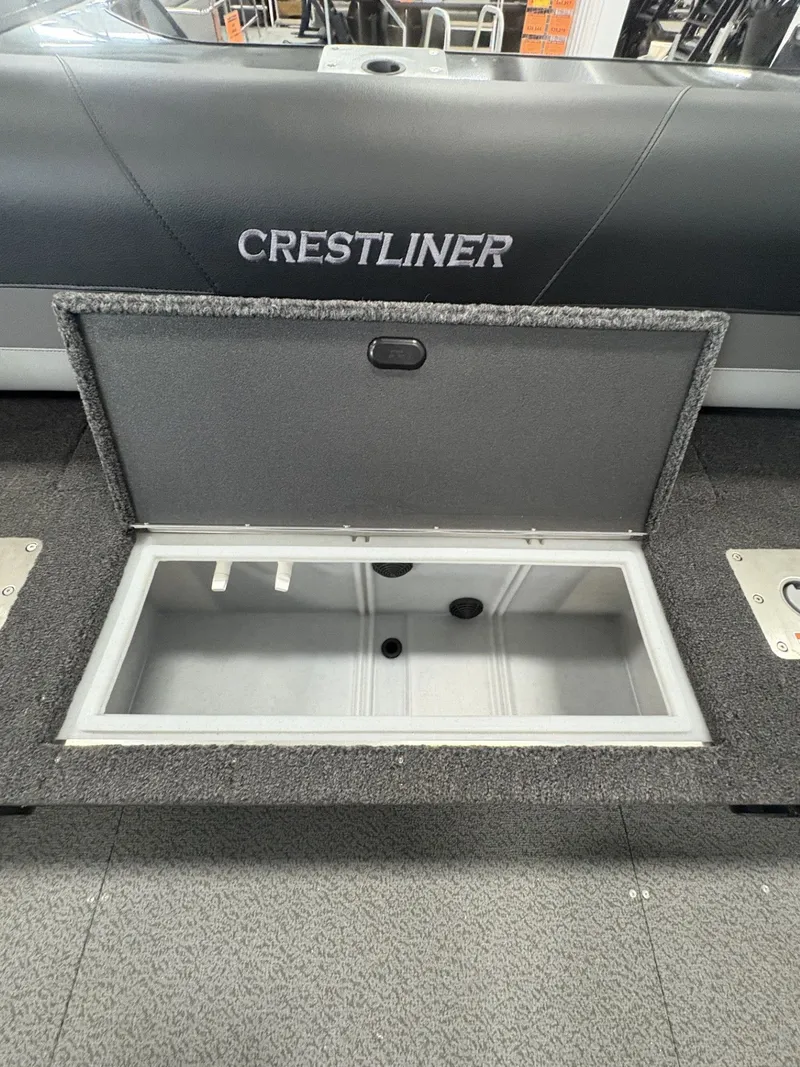 Slide: The Image of Crestliner 2250 Sportfish 2026 - 12